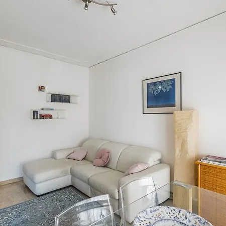 Kris- Bright With Parking! Apartamento