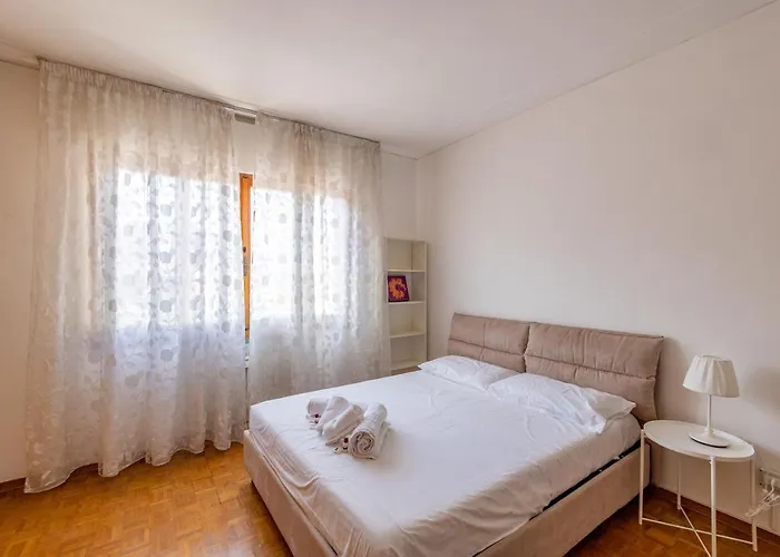 شقة Guesthost - Kris- Bright With Parking! *