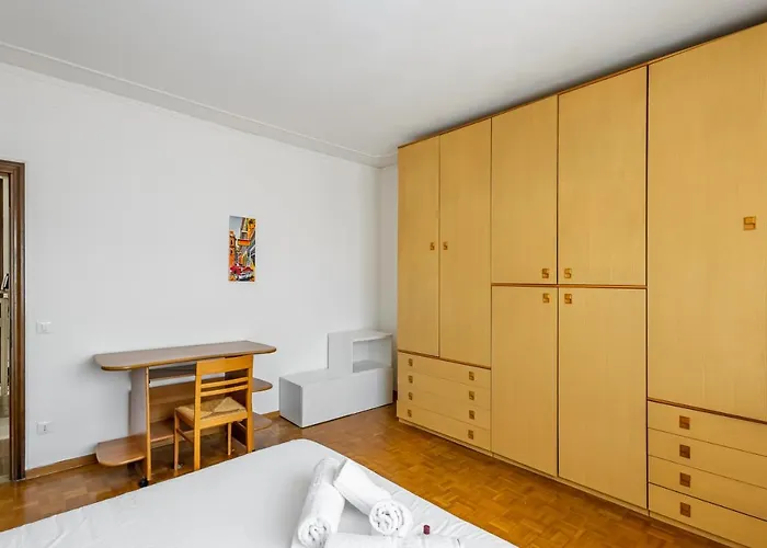 Guesthost - Kris- Bright With Parking! شقة *