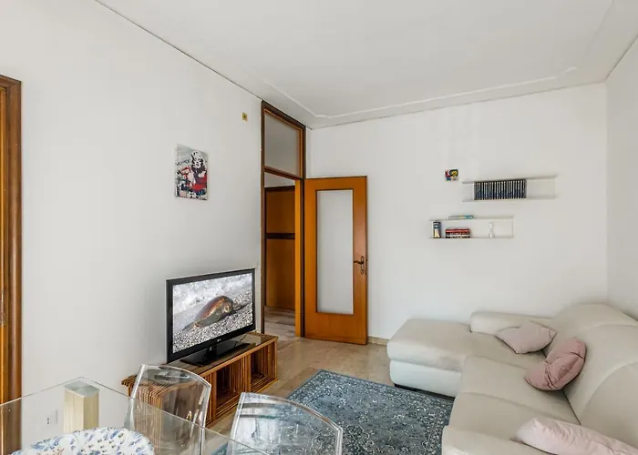 شقة Guesthost - Kris- Bright With Parking! *