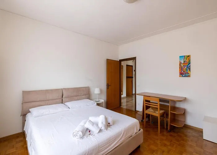 شقة Guesthost - Kris- Bright With Parking! *