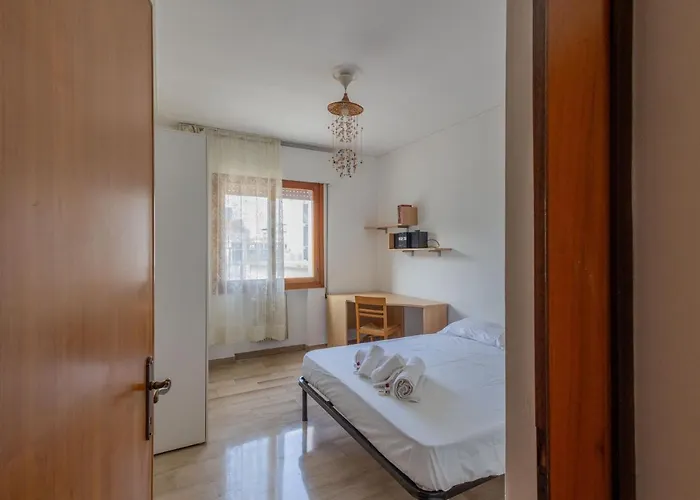 Guesthost - Kris- Bright With Parking! شقة *